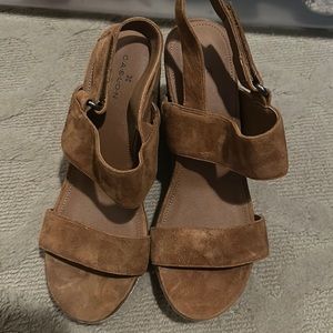 Brown wedge